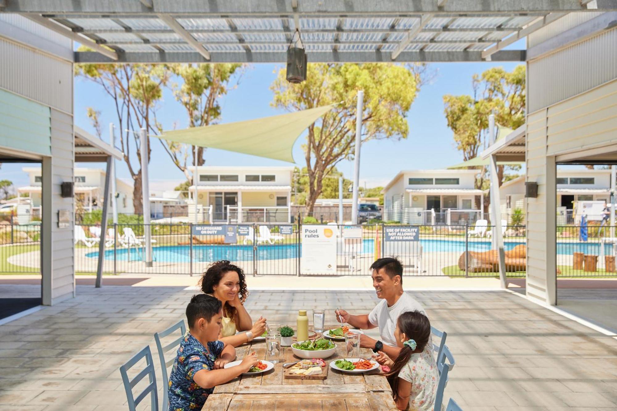 RAC Cervantes Holiday Park Exterior foto